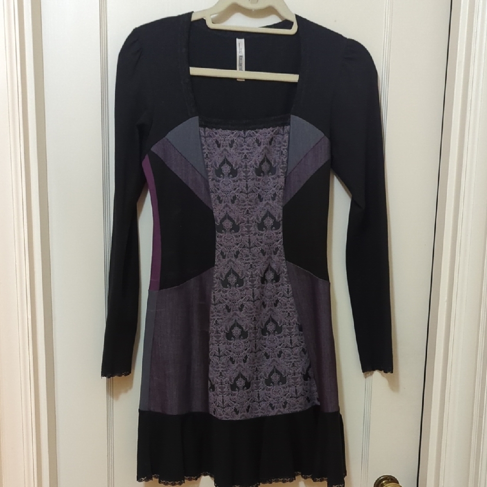 Chic Black and Purple Patterned Dress